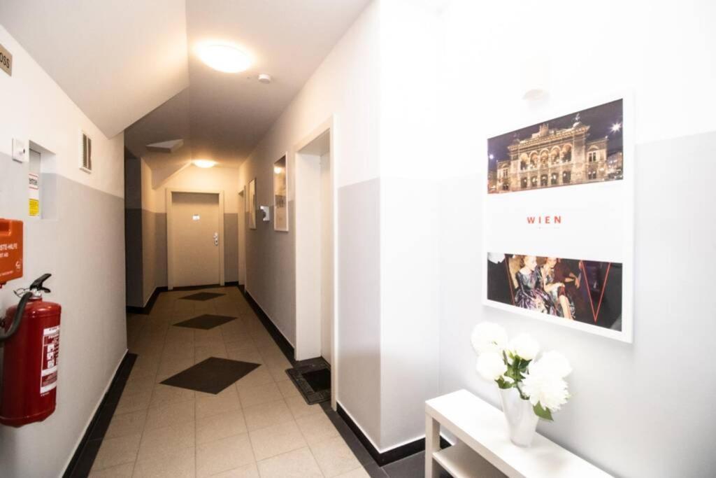 Sunny & Cozy Penthouse With Balcony L Dg4'14 Lejlighed Wien Eksteriør billede