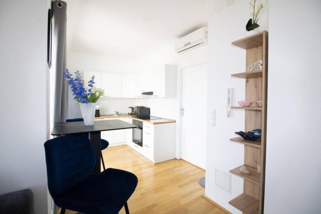 Sunny & Cozy Penthouse With Balcony L Dg4'14 Lejlighed Wien Eksteriør billede